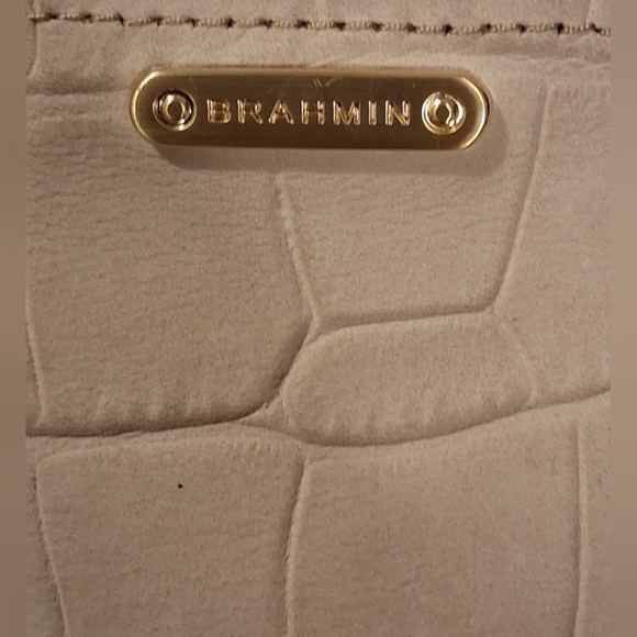 EUC Vintage Brahmin Cream Croc Casual Everyday Neutral Clutch Pouch Purse Bag